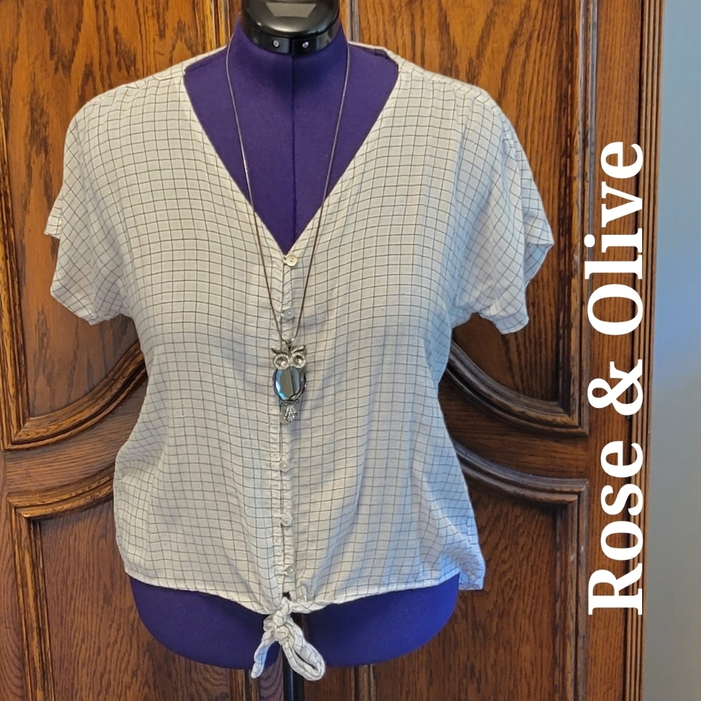 Rose & Olive white gingham button v neck tie up short sleeve blouse Sz: M